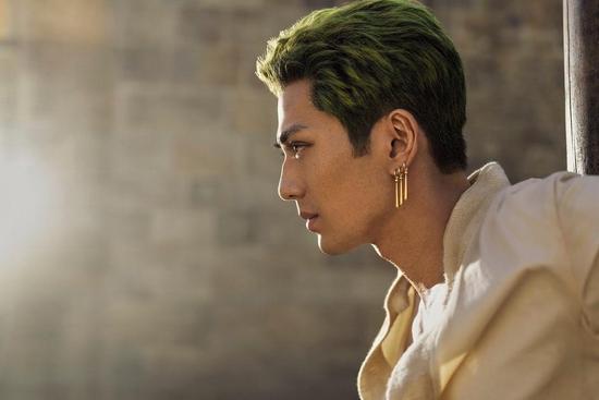 Tài tử đóng thợ săn hải tặc Zoro phim One Piece đang gây sốt vì như xé truyện bước ra đời thực  - Ảnh 2.