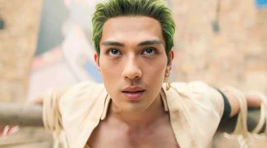 Tài tử đóng thợ săn hải tặc Zoro phim One Piece đang gây sốt vì như xé truyện bước ra đời thực  - Ảnh 1.