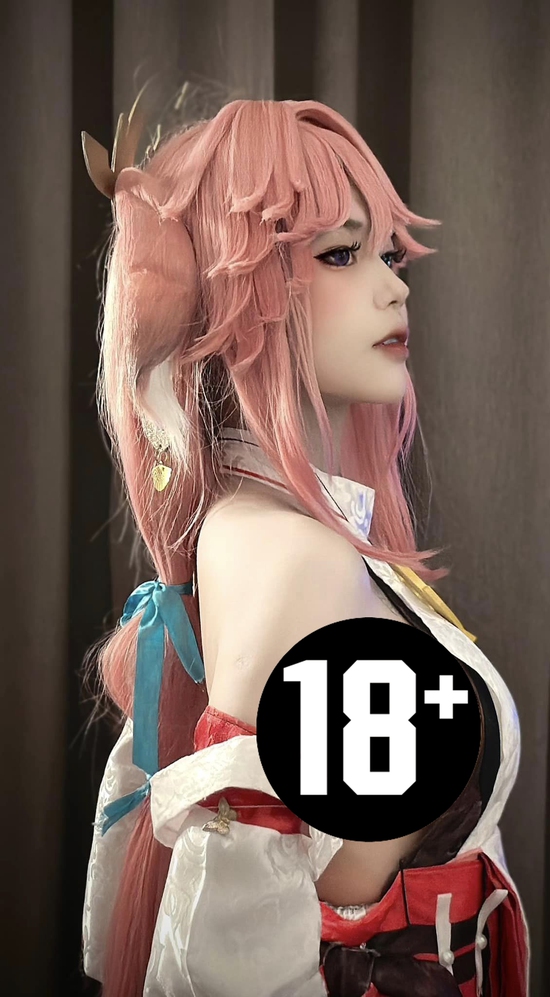 Khoe góc nghiêng thần thánh, màn cosplay Yae Miko hút hồn fan nam - Ảnh 2.