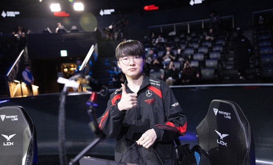 Azir là vị tướng sở trường của Faker và thường xuyên được sử dụng trong các trận quan trọng