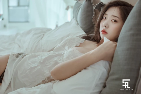 Hút hồn về sự nóng bỏng của Shin Jae-eun, nguyên mẫu nhân vật Eve trong Stellar Blade - Ảnh 1.