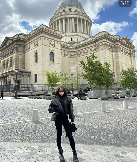Nam tuyển thủ hẹn hò lãng mạn với bạn gái hơn 10 tuổi tại Paris - Ảnh 4.