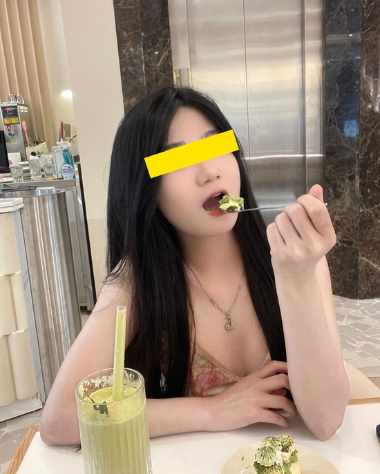 Xôn xao nữ TikToker không giữ được bình tĩnh, gào khóc trên sóng cùng loạt câu nói "bất ổn"- Ảnh 1.
