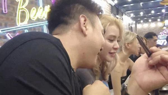 photo-1717642615289