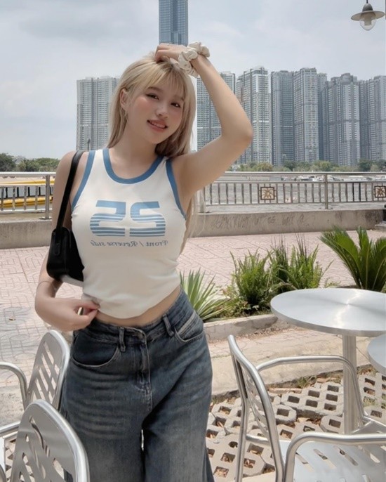 Xinh đẹp, quyến rũ, gái xinh 19 tuổi được báo Trung khen nức nở- Ảnh 2.