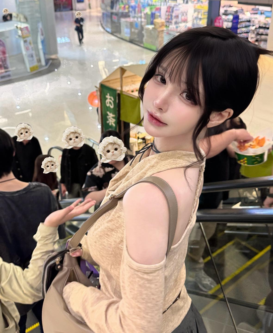 photo-1763019069208