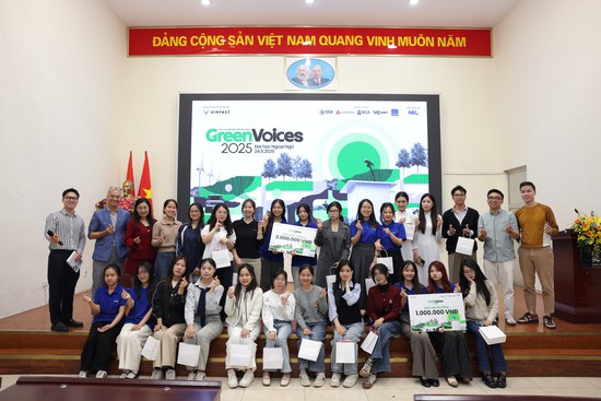 ‘Đừng tin những gì đọc trên mạng, hãy tự trải nghiệm’: Khi sinh viên Hà Nội lên tiếng và biến Green Voices 2025 thành sân chơi tranh biện ‘nóng’ nhất về xe điện- Ảnh 1.