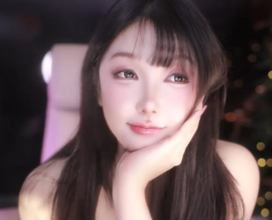 Được đề nghị diện bikini chơi game, nữ streamer "báo giá" gần 40 tỷ- Ảnh 2.