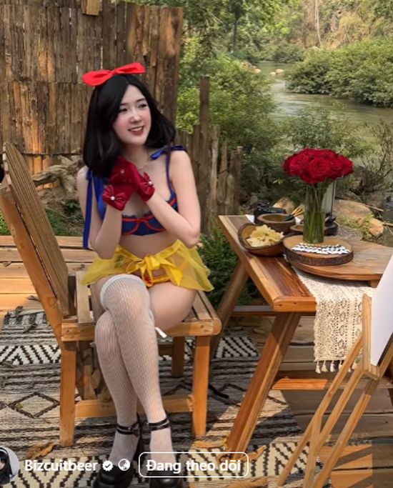 Màn cosplay Bạch Tuyết gợi cảm, khiến gần 80.000 tài khoản si mê- Ảnh 1.