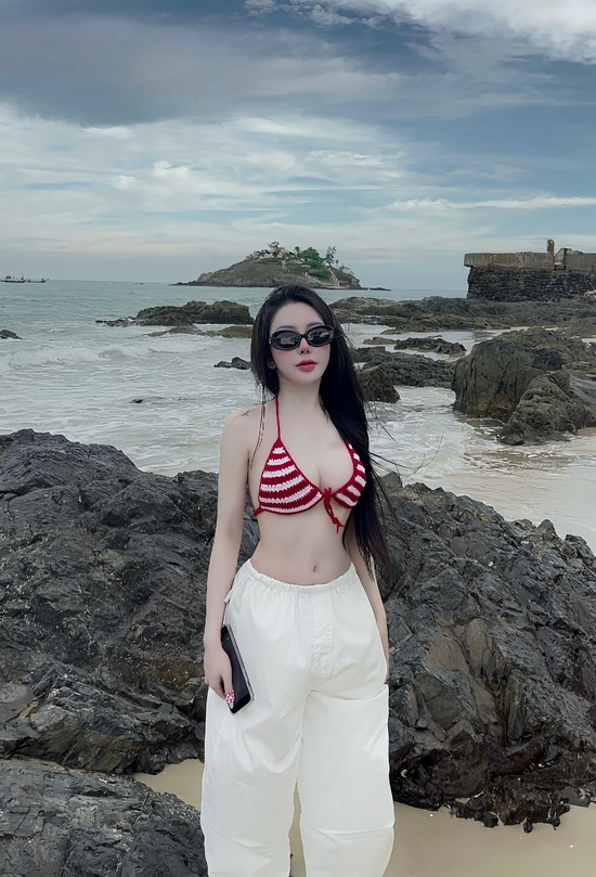 Chân dung nữ streamer bất ngờ xuất hiện trên live của Ngọc Kem tố ViruSs, giao diện "xinh yêu" khó cưỡng!- Ảnh 6.