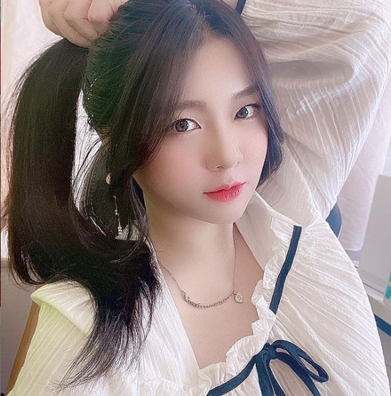 Có hành động táo bạo trên sóng trực tiếp, nữ streamer tăng view chóng mặt, chỉ nhờ một clip- Ảnh 6.