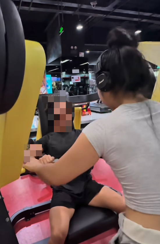 Bất chấp chỉ trích nối dài, nữ gymer vẫn phớt lờ, cố tình diện trang phục không phù hợp gây tranh cãi- Ảnh 5.