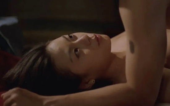 15 phim 18+ Hàn Quốc gây tranh cãi nhất thế kỷ 21 (P.1): Tam quan lệch lạc, khán giả bỏ chạy giữa chừng- Ảnh 1.