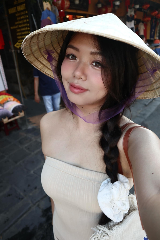 Nhan sắc khiến dân mạng 