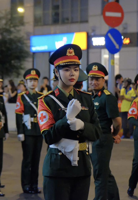 Nhan sắc khiến dân mạng 