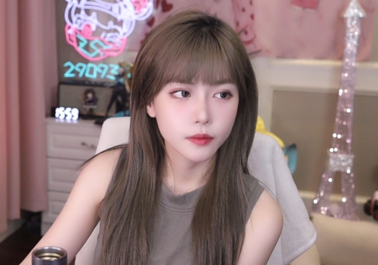 Nữ streamer yêu cầu làm việc không tưởng trên sóng, dân tình ngán ngẩm vì quá lố!- Ảnh 1.