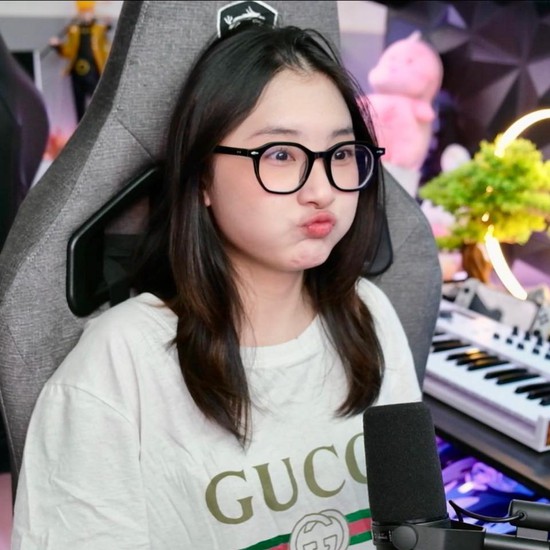 Nữ streamer fan MU bật chế độ 