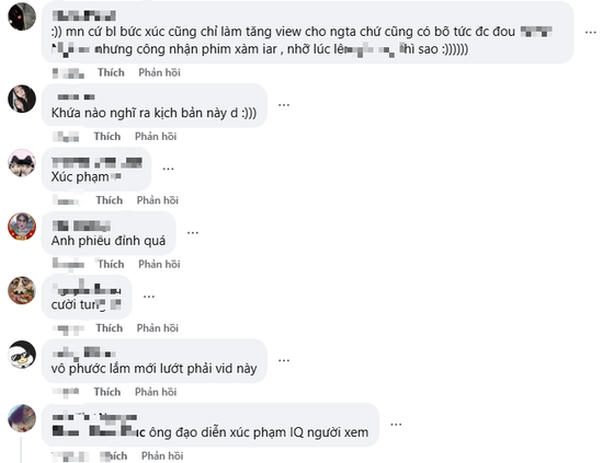 Video chàng trai núp trong váy bạn thân