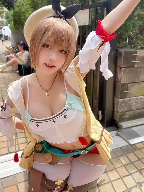 Ayuno as Ryza cosplay