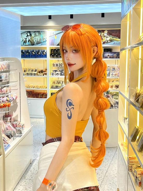 Cosplay Nami, khi nữ thần One Piece bước ra đời thực xuất thần đến từng milimet- Ảnh 1.