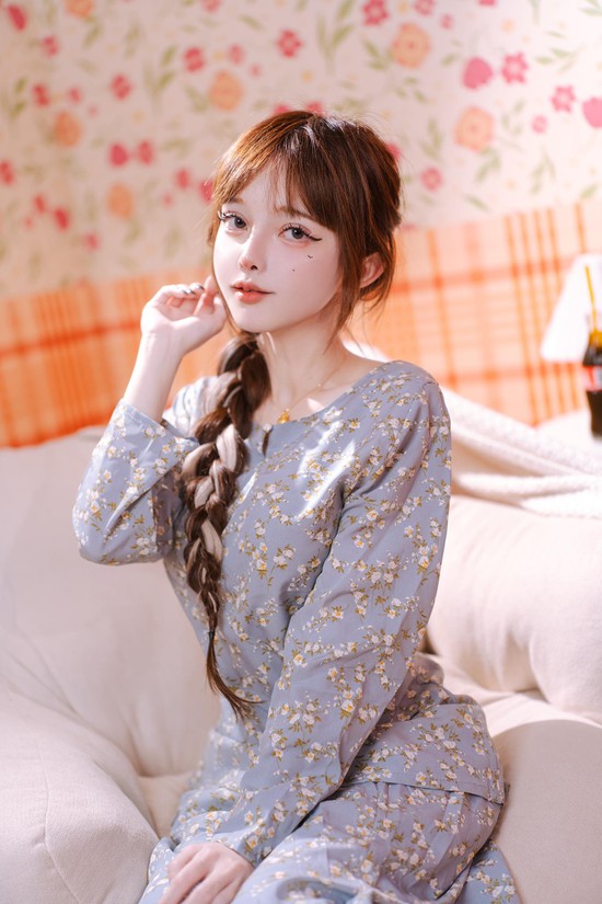 "Búp bê sống" làng streamer hun mắt fan nam với bộ ảnh cosplay người nhện phiên bản nóng bỏng có 1-0-2- Ảnh 8.