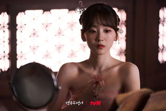 Mỹ nhân Hàn đẹp độc nhất vô nhị đang quá hot: Visual nhìn 1 lần là nhớ mãi, vai trần sexy làm netizen xỉu tại chỗ- Ảnh 1.
