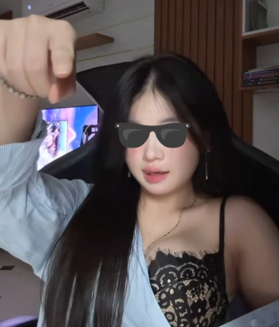 "Bạo tay" kéo áo khoe nội y hờ hững, một gái xinh TikTok nhận phản ứng trái chiều- Ảnh 4.