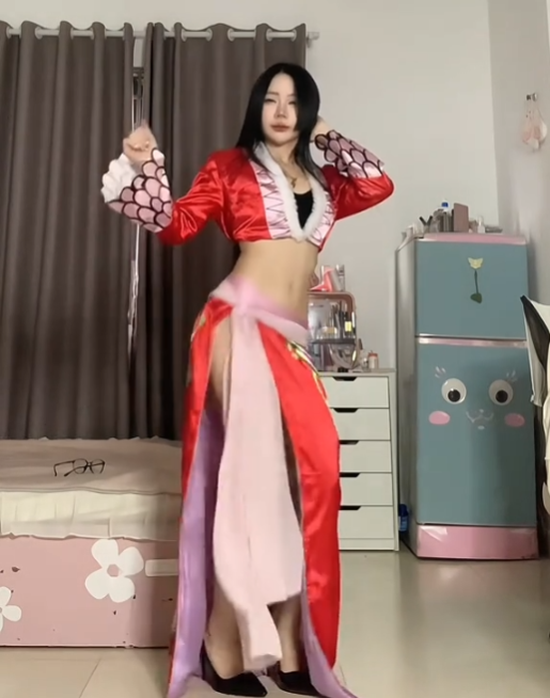 Cosplay Boa Hancock, hot TikToker lên tiếng đầy đanh thép, đáp trả những bình luận kém duyên- Ảnh 3.