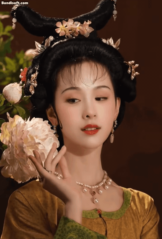 Ngắm mỹ nhân này mà tưởng quay về 1000 năm trước: Nhan sắc tiên nữ giáng trần, đẹp đến mất cả nhận thức- Ảnh 2.