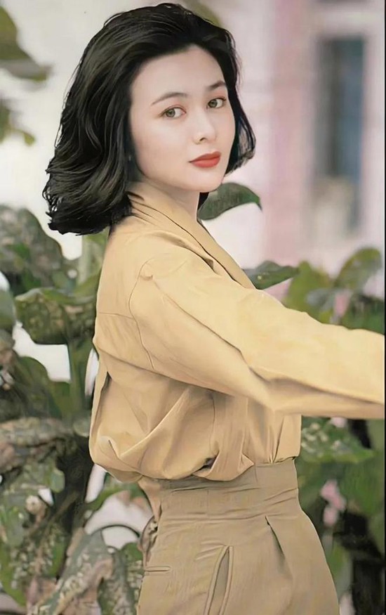 “Đệ nhất mỹ nhân showbiz” trúng cú lừa thế kỷ của 