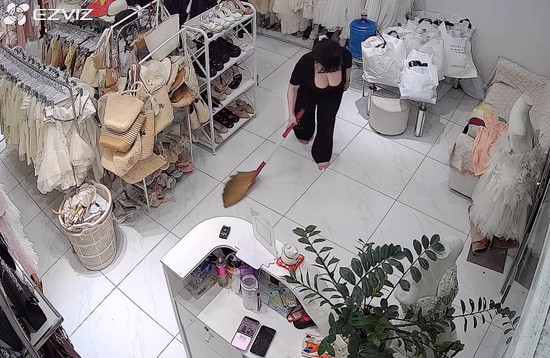Chủ shop thời trang gây ấn tượng với loạt khoảnh khắc leo núi- Ảnh 1.