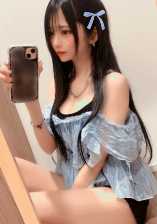 Nữ streamer nổi tiếng bất ngờ lộ mặt mộc khi livestream, nhan sắc khác lạ khiến cộng đồng mạng ngỡ ngàng- Ảnh 1.