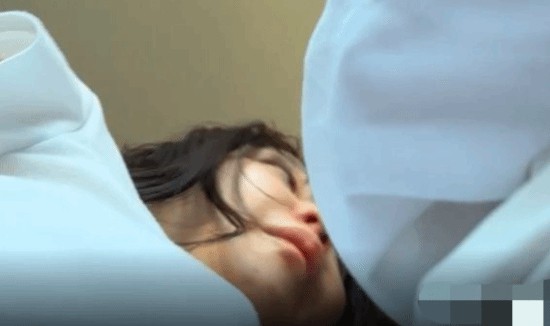 Nữ streamer nổi tiếng bất ngờ lộ mặt mộc khi livestream, nhan sắc khác lạ khiến cộng đồng mạng ngỡ ngàng- Ảnh 4.