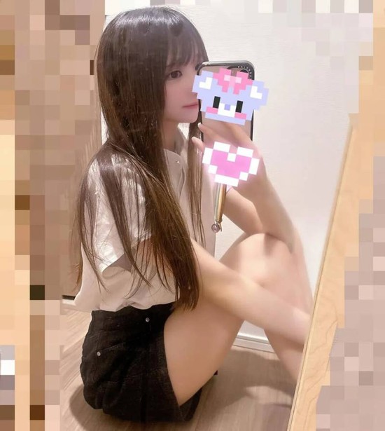Nữ streamer nổi tiếng bất ngờ lộ mặt mộc khi livestream, nhan sắc khác lạ khiến cộng đồng mạng ngỡ ngàng- Ảnh 2.