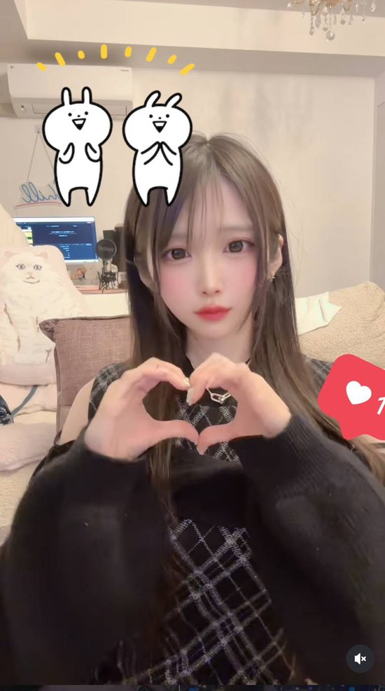 Nữ streamer nổi tiếng bất ngờ lộ mặt mộc khi livestream, nhan sắc khác lạ khiến cộng đồng mạng ngỡ ngàng- Ảnh 6.