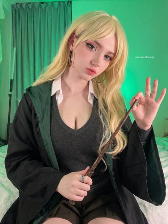 Màn cosplay Malfoy phiên bản nữ đẹp xuất sắc gây sốt cộng đồng mạng, nhan sắc của hot girl khiến fan Harry Potter mê mẩn- Ảnh 3.