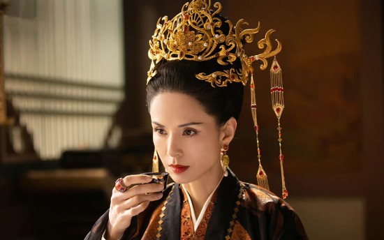 Lý Nhược Đồng làm gì với gương mặt của mình đấy?- Ảnh 5.