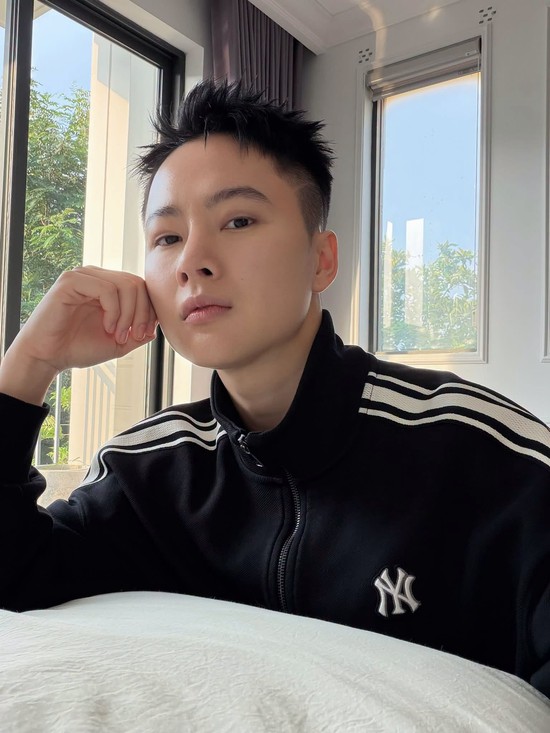 Tiểu minh tinh ai cũng săn đón một thời giờ livestream bán hàng mưu sinh- Ảnh 4.
