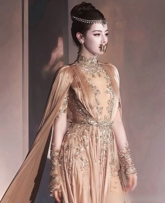 Mọi ống kính đều hướng về Địch Lệ Nhiệt Ba- Ảnh 7.