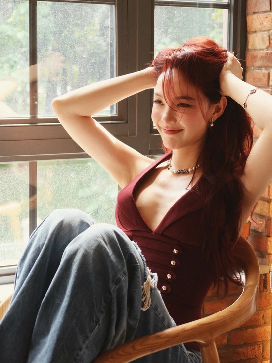 Minh Hằng tuyên bố "comeback", khoe dáng táo bạo khiến CĐM ngỡ ngàng- Ảnh 1.