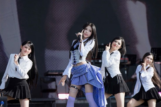 Không phải ở giải đấu, ngắm Mai Dora vừa lạ vừa quen trên sàn diễn idol- Ảnh 5.