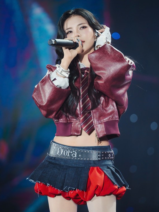 Không phải ở giải đấu, ngắm Mai Dora vừa lạ vừa quen trên sàn diễn idol- Ảnh 8.