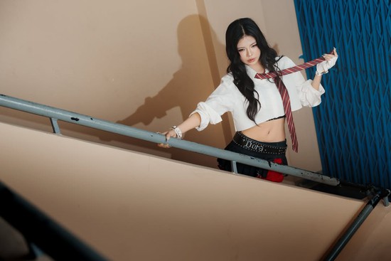 Không phải ở giải đấu, ngắm Mai Dora vừa lạ vừa quen trên sàn diễn idol- Ảnh 1.