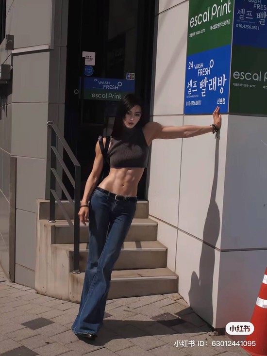 "Soái tỷ" gây chú ý với vóc dáng không tưởng trên đường phố là ai?- Ảnh 2.