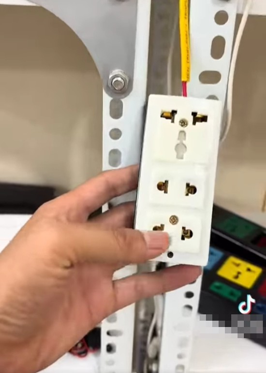 Công khai bán camera quay lén trên TikTok, nhiều kênh nội dung khiến CĐM bất an- Ảnh 1.