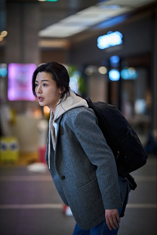 10 năm mới lại có phim Hàn hay như Train to Busan: Nữ chính là "phao chống flop", cơn lốc quét ngang toàn cầu- Ảnh 3.