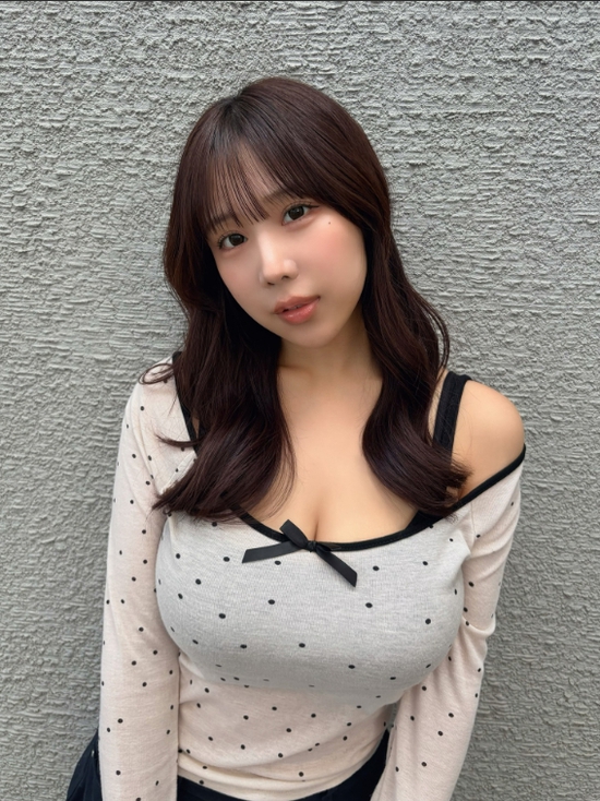 Chỉ nhờ ngoại hình và vòng một nổi bật, cô nàng hot girl mạng này bỗng chốc bùng nổ follow, dân mạng tranh cãi trái chiều- Ảnh 1.