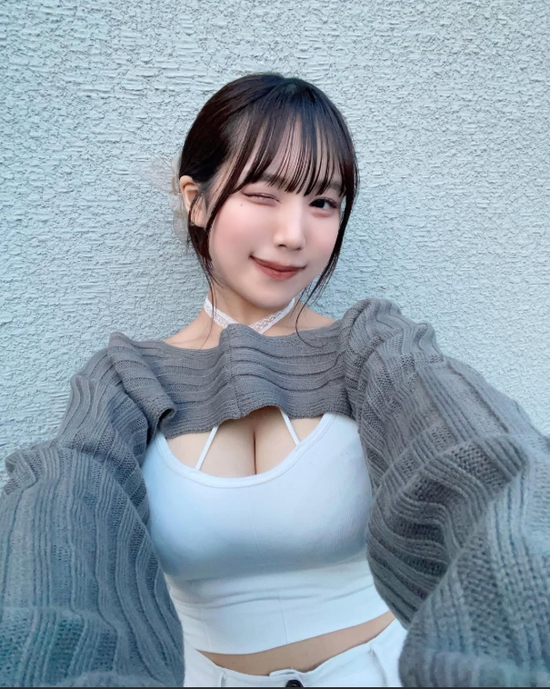 Chỉ nhờ ngoại hình và vòng một nổi bật, cô nàng hot girl mạng này bỗng chốc bùng nổ follow, dân mạng tranh cãi trái chiều- Ảnh 5.
