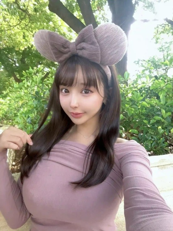 Nổi lên nhờ loạt hình ảnh gợi cảm, hot girl nổi tiếng khiến fan cảm thán, tự nhận là "kỹ sư" khi được hỏi về công việc- Ảnh 3.