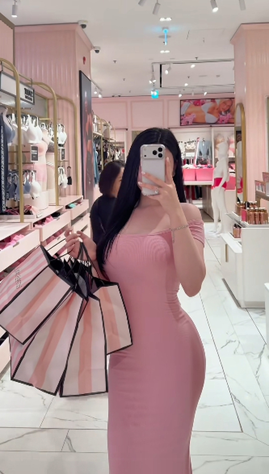 Khẳng định shopping không cần nhìn giá, hot girl khiến CĐM dấy lên ý kiến trái chiều- Ảnh 4.